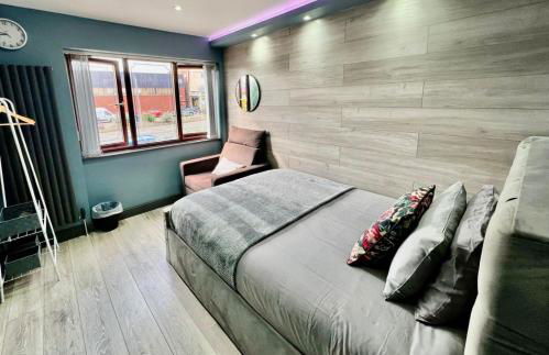 MODERN SUITES -5 Bedroom House- With FREE PARKING Birmingham city - Foto 71