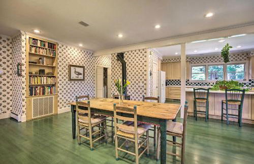 Lush Elkin Home with Porch Views and Pool Table - Foto 10