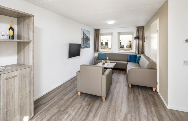 Restyled Bungalow With 2 Bathrooms, Near the Beach - Photo 5