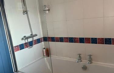 Crescent Cottage, sleeps 8, pet friendly - Photo 7