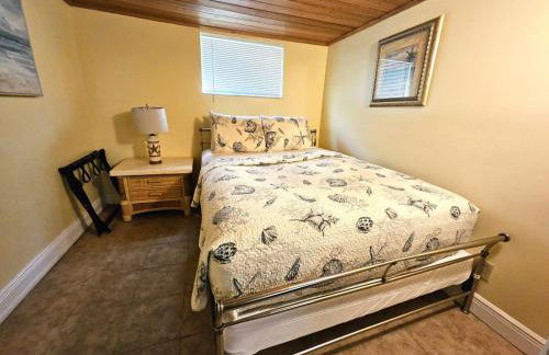 Oceanfront Beach Cottage - Pool, Yard, Private Beach Access, Sleeps 12 - Foto 12