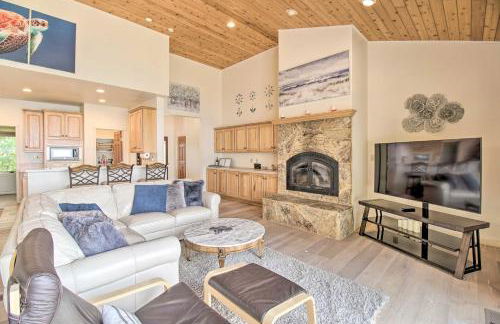 Oceanfront Point Arena House with Lovely Deck! - Foto 7