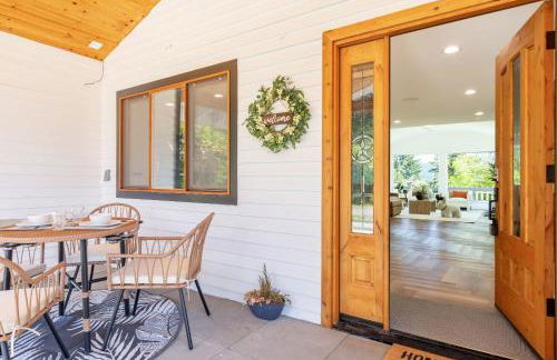 Modern Mountain View Getaway w Huge Outdoor Space - Foto 7