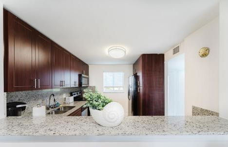 Beachside Modern 2BR 2BA - Foto 13