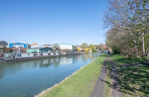 Modern Two Bedroom House with Parking - Foto 20