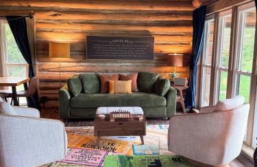 A Novel Stay 3 bed 2 bath log cabin in Shelbyville, IL - Foto 3