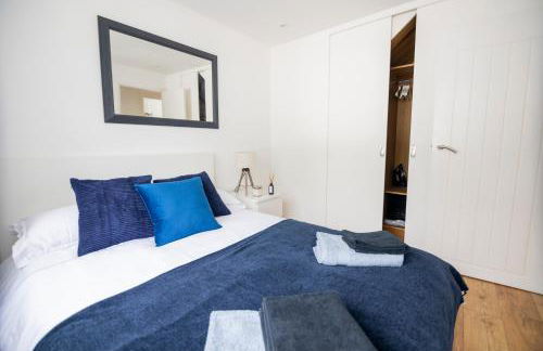 Gorgeous Modern Apartment near Redhill Station inc Private Garden & Parking - Foto 9