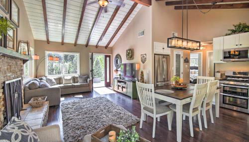 Tree-Lined Twin Peaks Cottage with Custom Stream - Foto 4