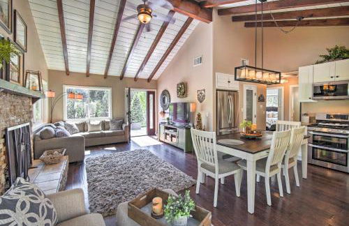 Tree-Lined Twin Peaks Cottage with Custom Stream - Foto 4