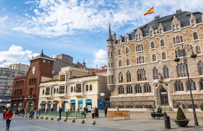 Tour pelo León de Gaudí - Foto 1
