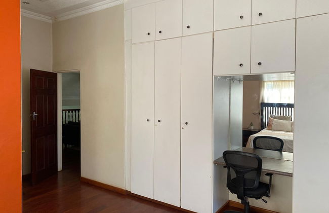 Luxurious 4 bed With Pool in Helensvale - 2255 - Foto 36