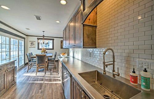 Rustic-Chic Apartment with Gas Grill 20 Mi to MSU! - Foto 12