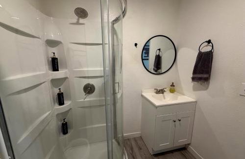 Vegas Apt 8 Mins to The Strip - Free Parking - Foto 16