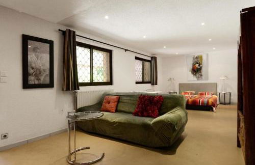 Le Clos Saint Jean, vue Cité, piscine et parking - Foto 9