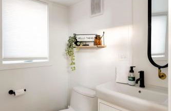 Stay Portland - The Graffiti Alley Tiny House - Food, Art & Beer - Photo 8