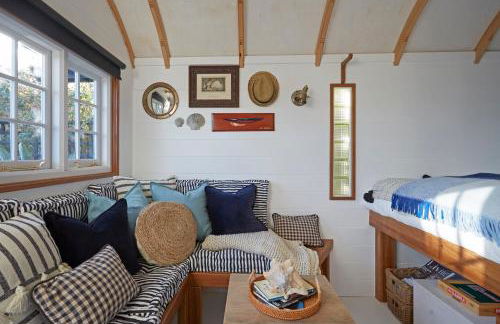 The Cabana Luxury Award Winning Tiny Home with Hot Tub and Private Garden 2 mins Walk to Ryde Beach - Photo 22