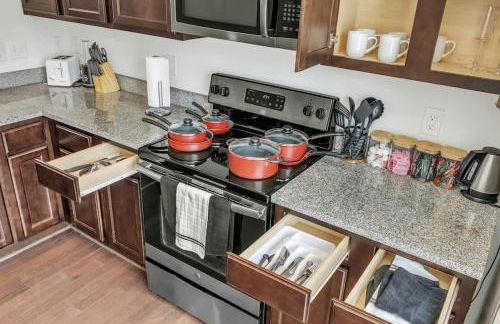 3BR Townhouse King Bed Garage Near NC State - Foto 20