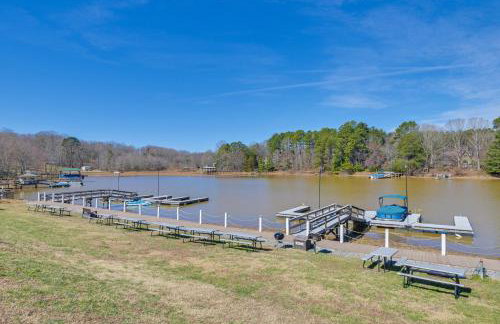 Boat & Fish: Waterfront Gem in Sherrills Ford! - Photo 2