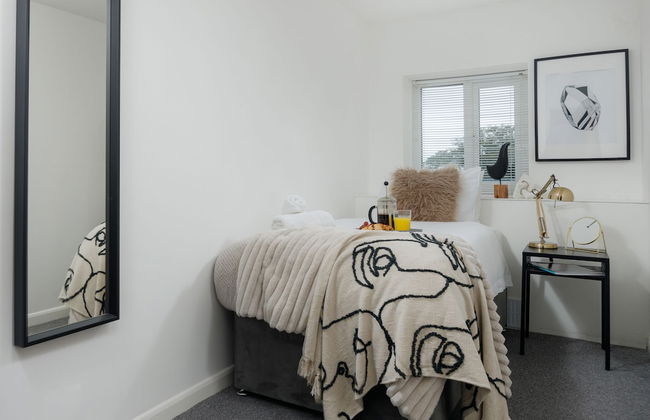 Modern 3 Bed Apartment - Parking - Foto 9