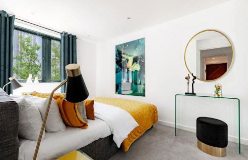 Divine Views from a Breathtaking LuxXe City Penthouse for a Gracious Life Style - Photo 16