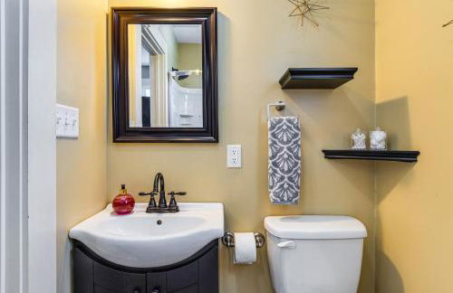 Retro-Inspired Indy Home Walk to Fountain Square! - Foto 19