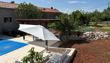 Bonvivan House - Photo 4, Garden