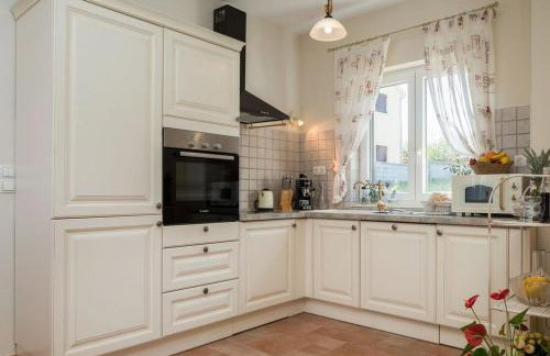 Seafront Villa Noah with heated pool - Foto 18