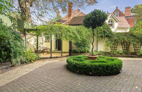 Beautiful Secluded 2 Bedroom Coach House - Foto 24