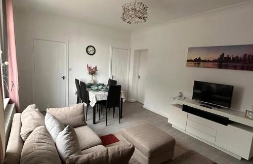 #56 4-Bedroom House Near Shops with Free Parking - Foto 33