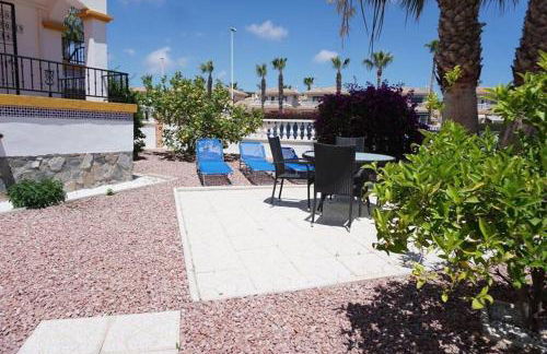 Spacious Ground floor apartment with Garden & Communal Pool - Foto 7