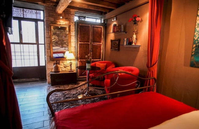 Antique Luxury Groundfloor Suite - Photo 6