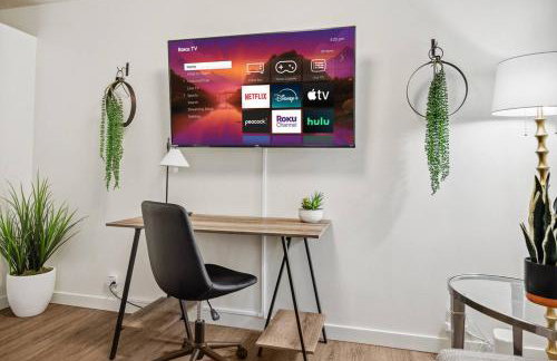 Cozy DT Bellevue Apt | Fast Wi-Fi & Free Parking - Foto 8