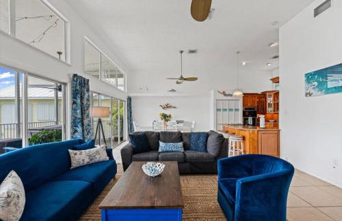 Private Bayfront Beach House with Dock, Steps to Beach and Restaurants - Foto 20