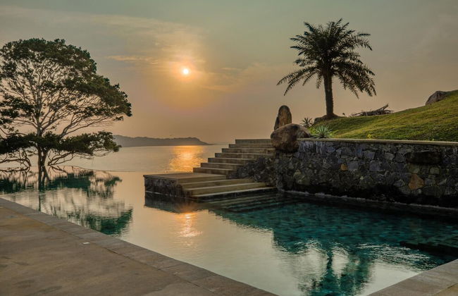 Spectacular Hilltop Beach Villa Located Next To A Surf Break - Photo 13