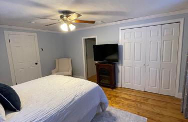 3,000 Sq Ft Historic Colonial Minutes from Okemo with Direct VAST Trail Access - Foto 29