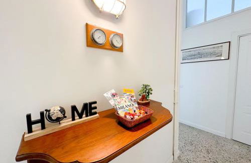 In front of Metro Cadorna La Casa degli Artisti - Photo 2