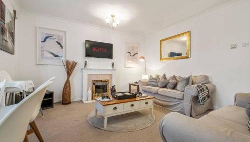 Spacious Apartment with Parking! - Foto 2