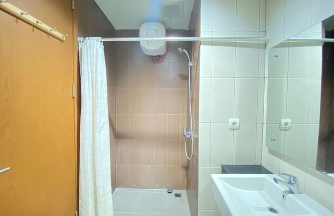 Stylish & Comfy Studio at Dago Suites Apartment - Photo 11