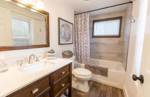 Adorable Bungalow w/ Private Patio Mins away from Downtown Rapid City - Foto 4