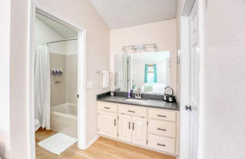 Modern Bentonville Retreat - Sleeps 6 Near Trails - Foto 14