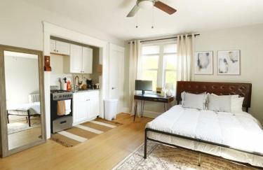 Chateau Blanc Yale Located Downtown - Photo 12