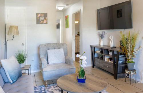 Congeniality and Comfort. All the essentials with class, 2 nights? 2 weeks? Stay, relax, work, or go out for fun. - Foto 1