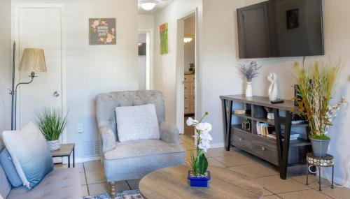 Congeniality and Comfort. All the essentials with class, 2 nights? 2 weeks? Stay, relax, work, or go out for fun. - Foto 1