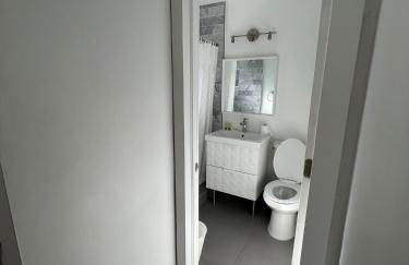 Stylish Pool Home - Photo 12