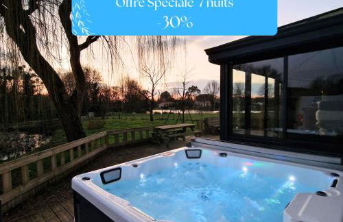 Grand Gîte Le Saule en Scie - 3 étoiles - Spa chauffé, 12 à 14 pers, jardin clos, 30 mn PuyduFou - Foto 1