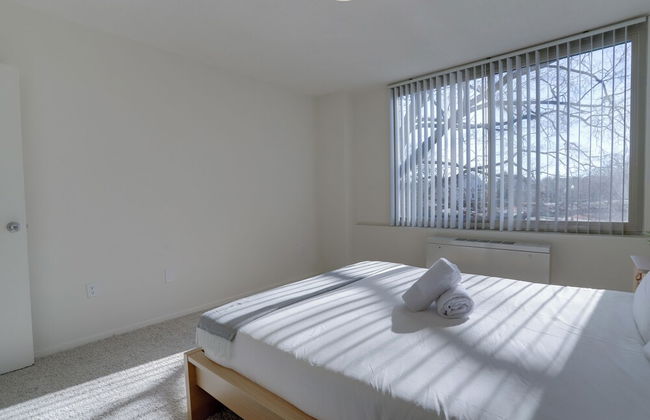 Elegant Apartments Near the Pentagon - Photo 9