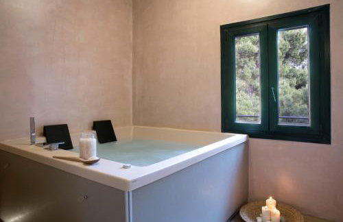 Avra Private Suites - Photo 44