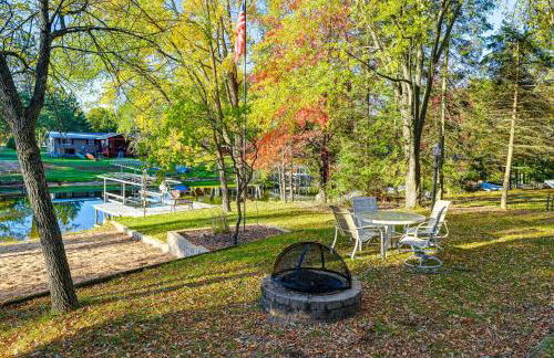 Lakefront Nekoosa Home Private Beach and Boat Dock! - Foto 24