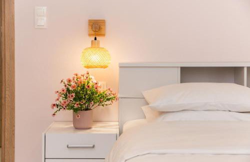 Almond Jacuzzi Suites - Private Jacuzzi - Self Check-In - Free & Easy Street Parking - Foto 12