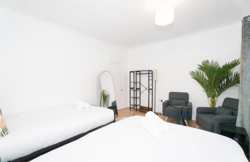 4 bed Emerald by Harlington 13 mins to central - Foto 17